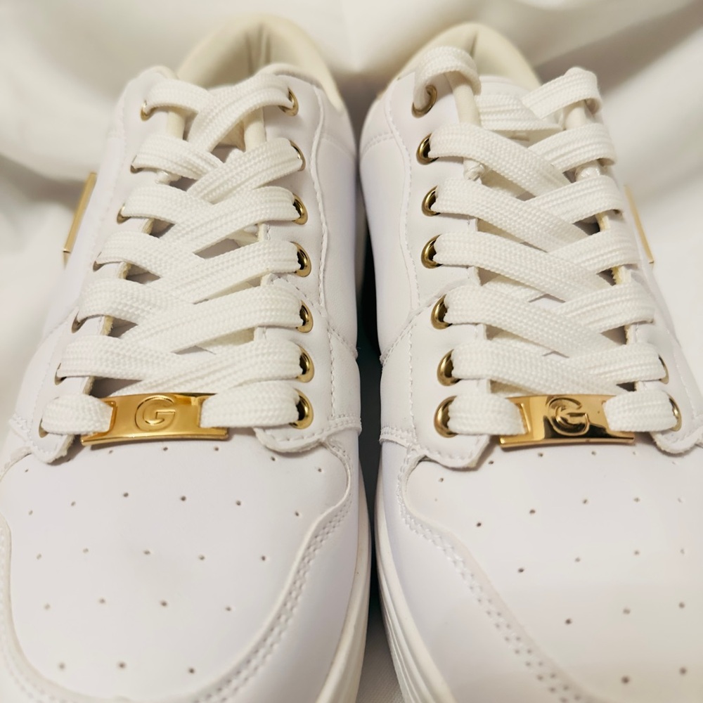 G by GUESS White and Gold Low Top Sneakers Women's Size 9 - Picture 3 of 12